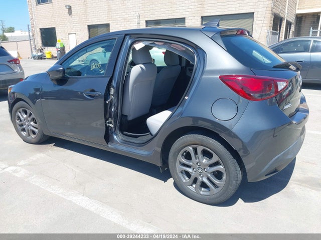 Toyota YARIS LE 2020 3MYDLBJV3LY700038 Image 3