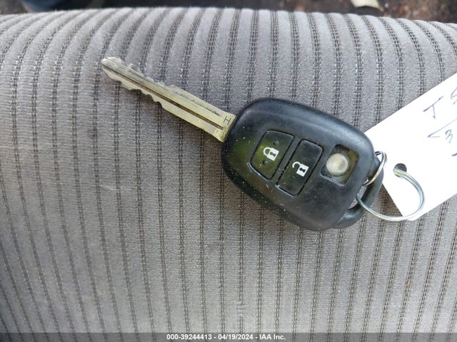Toyota RAV4 LE 2015 JTMZFREV0FD054270 Image 11
