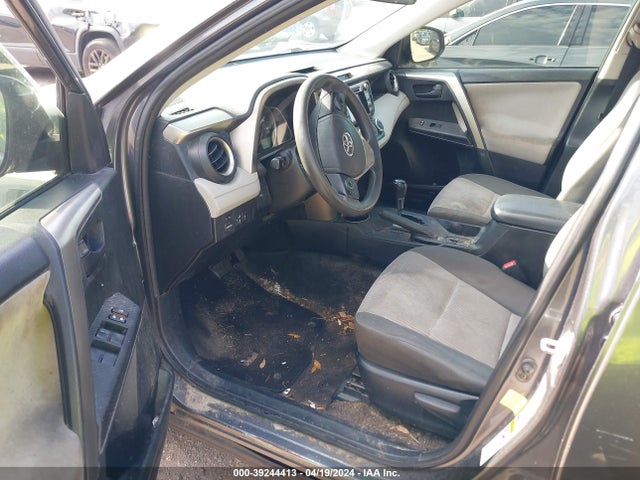 Toyota RAV4 LE 2015 JTMZFREV0FD054270 Image 5