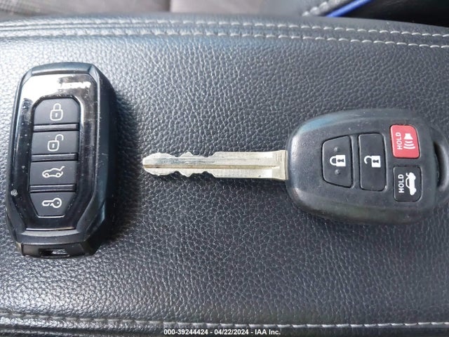 Toyota COROLLA SE 2018 2T1BURHEXJC049344 Image 11