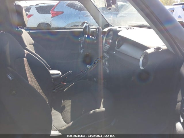 2010 MINI COOPER CLUBMAN WMWML3C51ATX51901 Photo 4