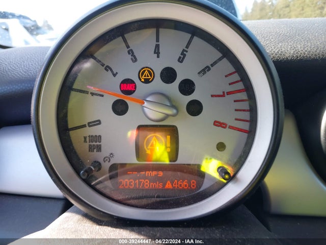 2010 MINI COOPER CLUBMAN WMWML3C51ATX51901 Photo 6