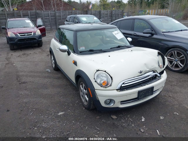 2010 MINI COOPER WMWMF3C53ATZ64940 Photo 0