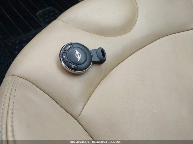 2010 MINI COOPER WMWMF3C53ATZ64940 Photo 10