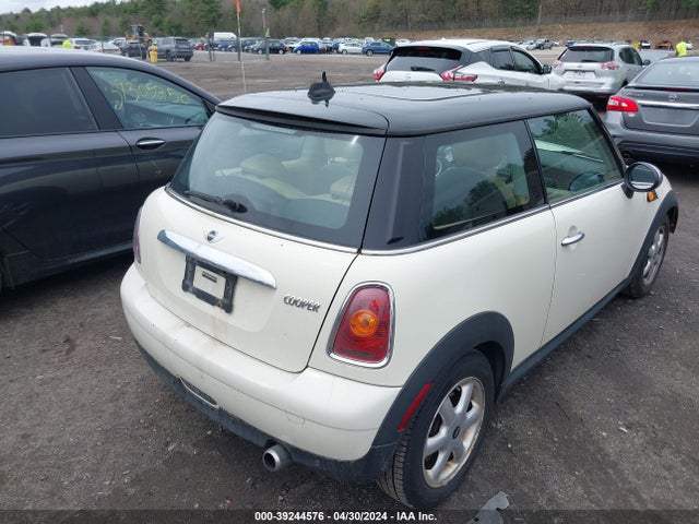 2010 MINI COOPER WMWMF3C53ATZ64940 Photo 3
