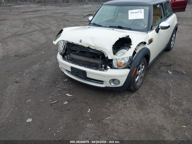 2010 MINI COOPER WMWMF3C53ATZ64940 Photo 5