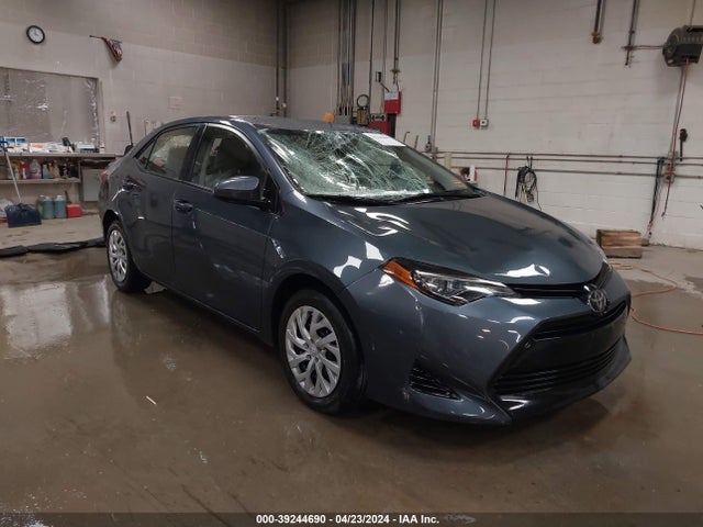 Toyota COROLLA LE 2018 2T1BURHEXJC060764 Image 1