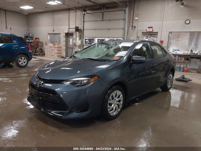 Toyota COROLLA LE 2018 2T1BURHEXJC060764 Image 2