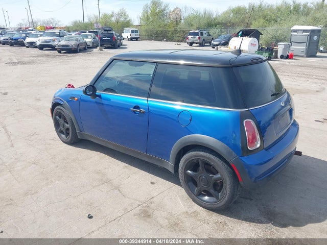 2006 MINI COOPER WMWRC33516TK68177 Photo 2