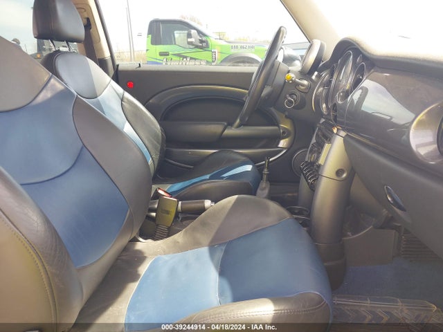 2006 MINI COOPER WMWRC33516TK68177 Photo 4