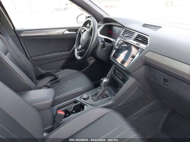3VV8B7AXXNM063128 Volkswagen Tiguan 2.0t Se R-line Black