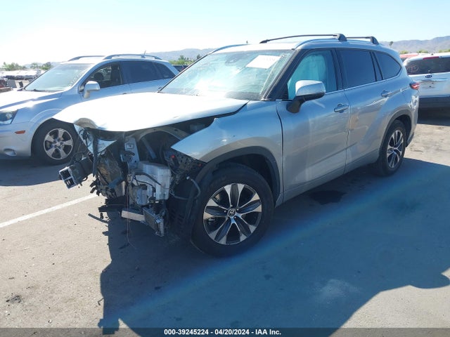 Toyota Highlander Xle 2021 5TDHZRAH3MS532153 Image 2