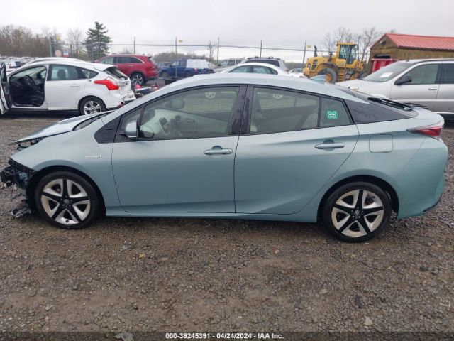 JTDKARFU6G3504176 Toyota Prius Three Touring