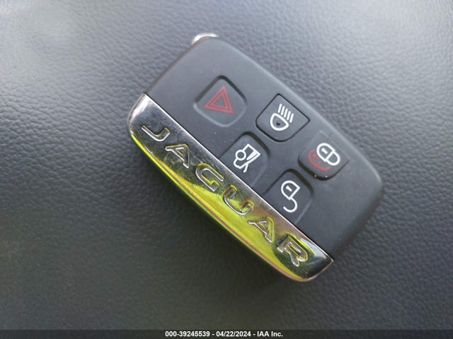 2017 JAGUAR XE SAJAR4BG6HA973533 Photo 10