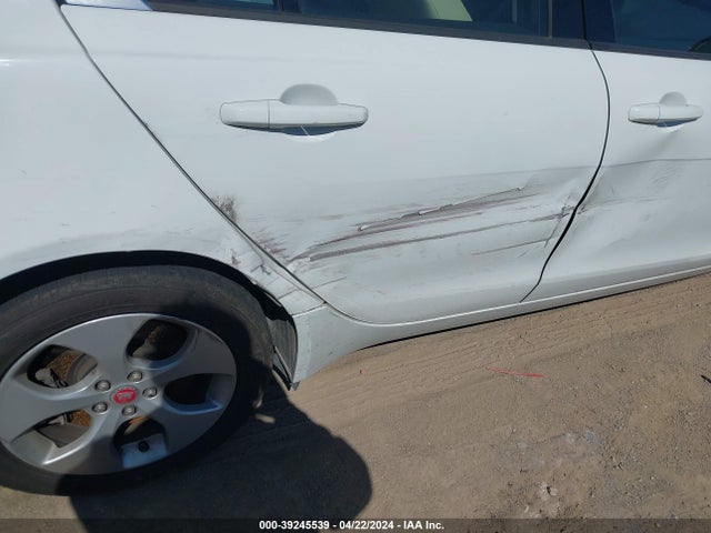 2017 JAGUAR XE SAJAR4BG6HA973533 Photo 5