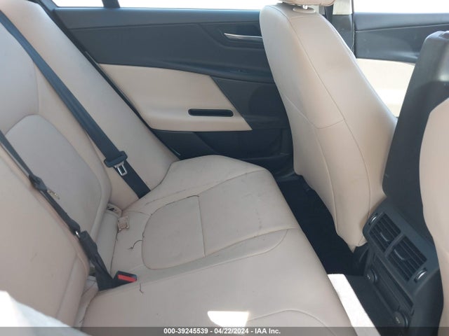 2017 JAGUAR XE SAJAR4BG6HA973533 Photo 7