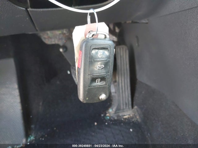 1VWBT7A30HC033685 Volkswagen Passat 1.8t Se