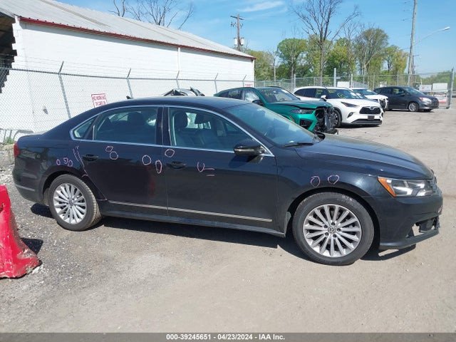 1VWBT7A30HC033685 Volkswagen Passat 1.8t Se
