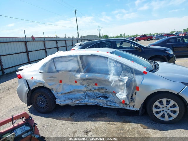 Toyota COROLLA LE 2022 JTDEPMAE8N3027276 Image 13