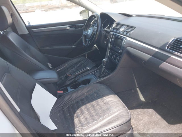 1VWAS7A30GC056266 Volkswagen Passat 1.8t R-line