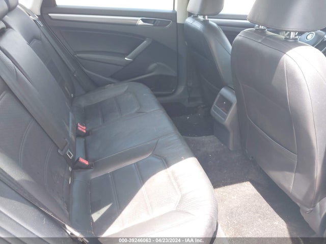 1VWAS7A30GC056266 Volkswagen Passat 1.8t R-line