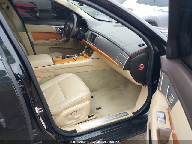 2010 JAGUAR XF SAJWA0FA7AHR69788 Photo 4
