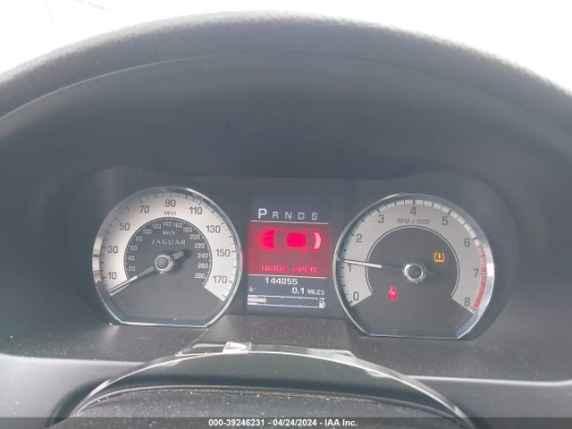 2010 JAGUAR XF SAJWA0FA7AHR69788 Photo 6