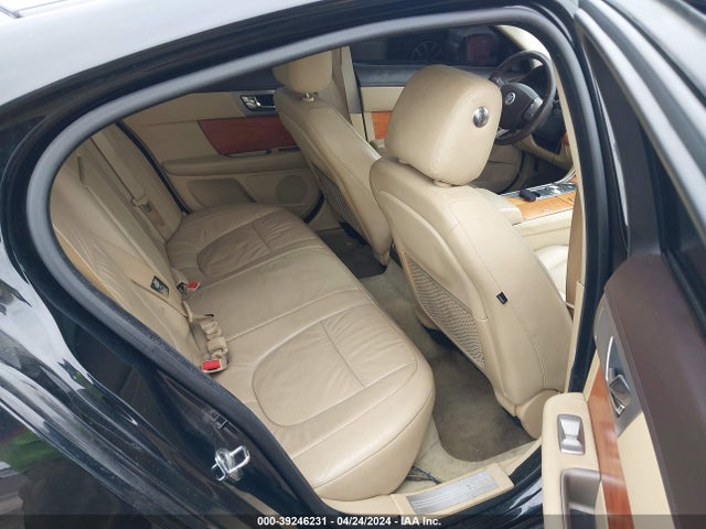 2010 JAGUAR XF SAJWA0FA7AHR69788 Photo 7