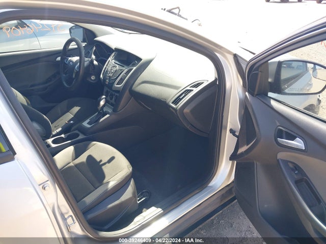 Ford FOCUS SE 2014 1FADP3K29EL400521 Image 5