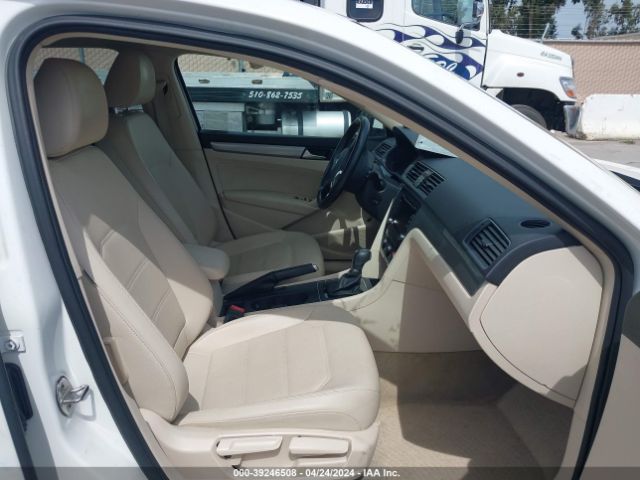 1VWAT7A3XFC109597 Volkswagen Passat 1.8t Limited Edition