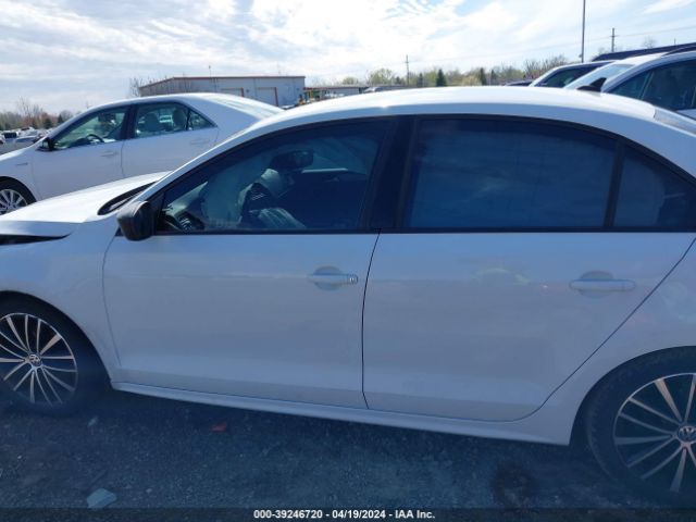 3VWD17AJ2GM347820 Volkswagen Jetta 1.8t Sport