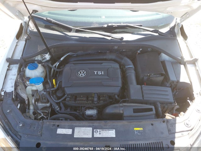1VWBT7A33EC113395 Volkswagen Passat 1.8t Se