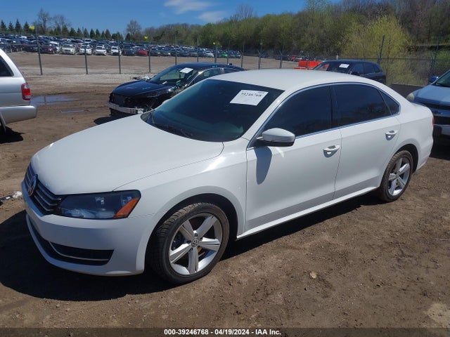 1VWBT7A33EC113395 Volkswagen Passat 1.8t Se