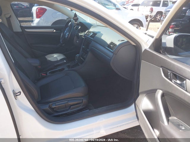 1VWBT7A33EC113395 Volkswagen Passat 1.8t Se