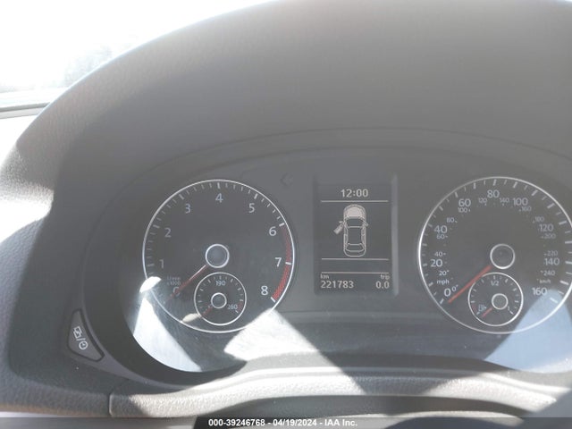 1VWBT7A33EC113395 Volkswagen Passat 1.8t Se