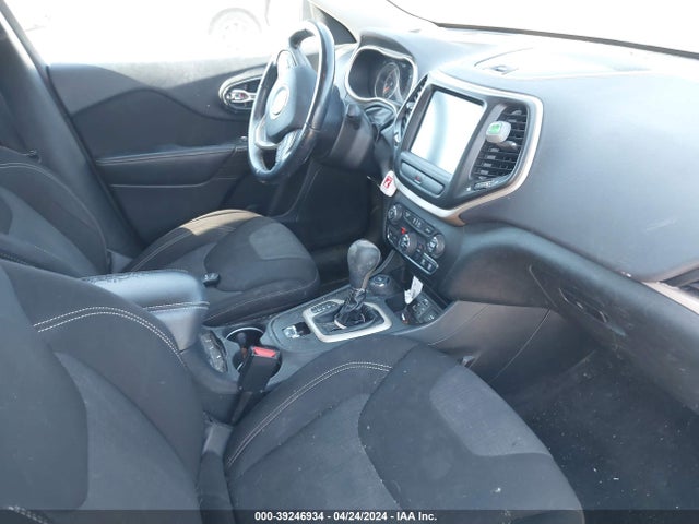 1C4PJMCS1FW752960 Jeep Cherokee Latitude Altitude
