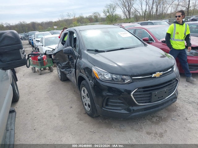 Chevrolet TRAX LS 2018 3GNCJKSBXJL301830 головне зображення