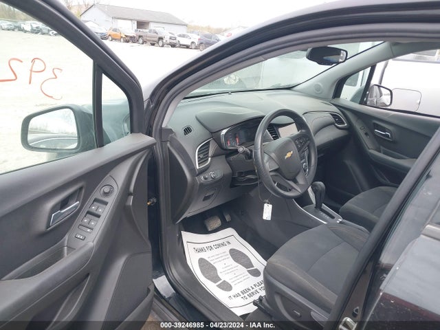 Chevrolet TRAX LS 2018 3GNCJKSBXJL301830 Image 5