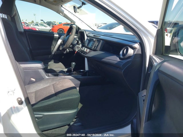 Toyota RAV4 LE 2016 JTMZFREV3GJ083717 Image 5
