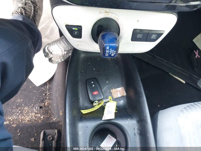 Toyota Prius Two 2017 JTDKBRFU8H3561056 Image 11