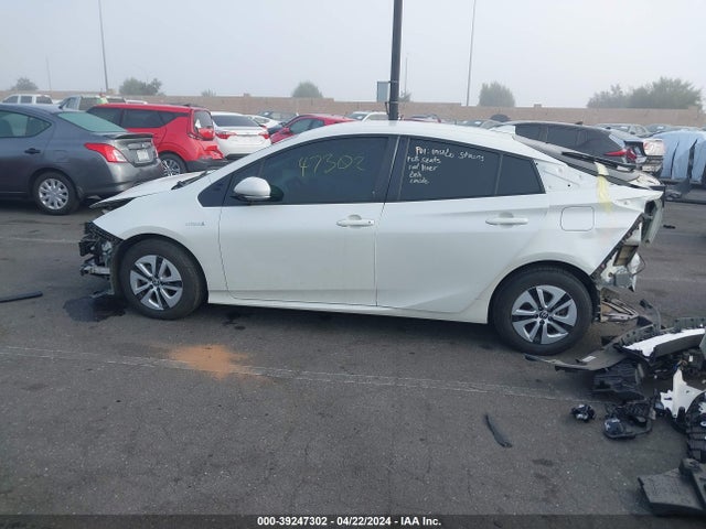 Toyota Prius Two 2017 JTDKBRFU8H3561056 Image 15