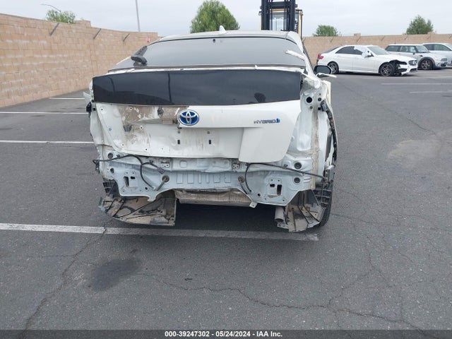 Toyota Prius Two 2017 JTDKBRFU8H3561056 Image 17