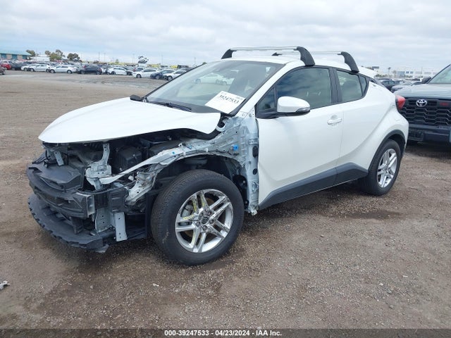 Toyota C-HR LE 2020 JTNKHMBX3L1072436 Image 2