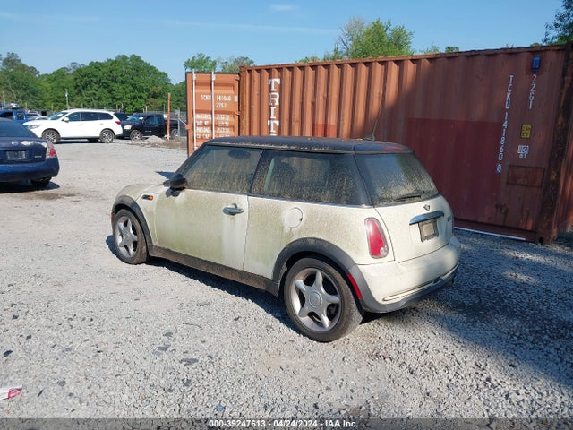 2006 MINI COOPER WMWRC33586TK67124 Photo 2
