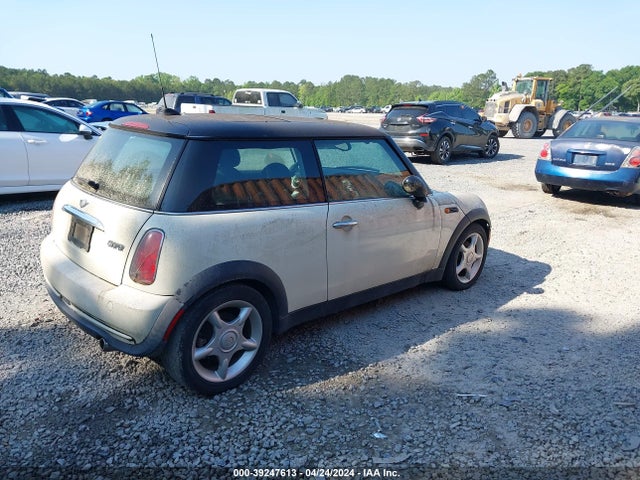 2006 MINI COOPER WMWRC33586TK67124 Photo 3