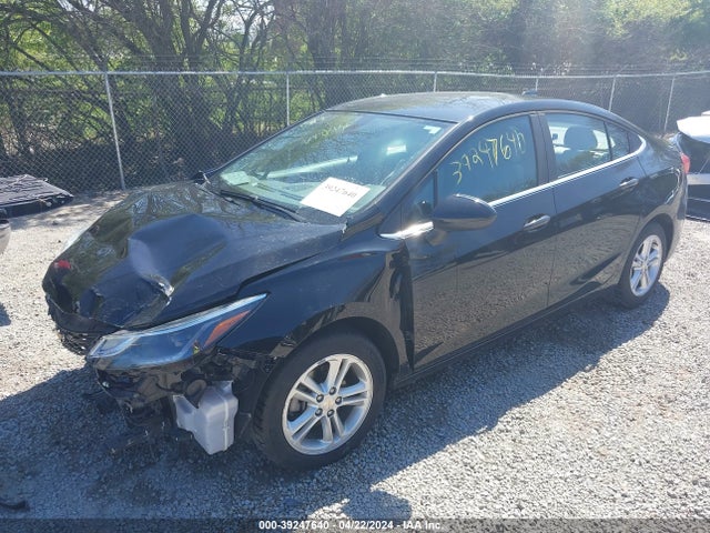 Chevrolet Cruze Lt Auto 2018 1G1BE5SM3J7123641 Image 2