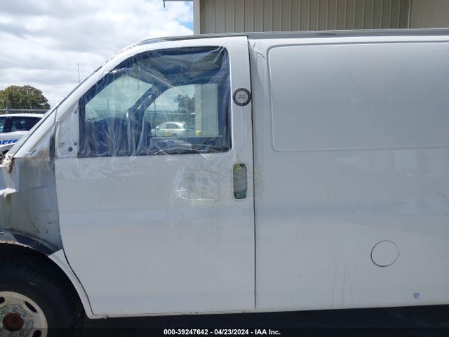 Chevrolet Express 2500 Work Van 2015 1GCWGFCB5F1152493 Image 15