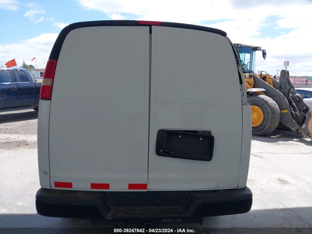 Chevrolet Express 2500 Work Van 2015 1GCWGFCB5F1152493 Image 17