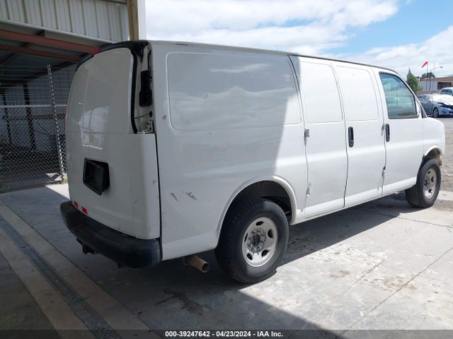 Chevrolet Express 2500 Work Van 2015 1GCWGFCB5F1152493 Image 4