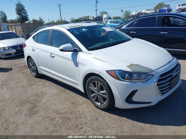 2018 5NPD84LF1JH303195 main image